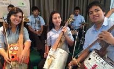 Los pibes paraguayos que tocan instrumentos hechos con basura y hoy están de gira con Metallica