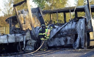 Chocó un autobús lleno de estudiantes en EEUU: 10 muertos