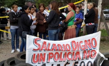 Córdoba: policías se acuartelaron en reclamo de mejoras salariales