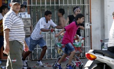 Córdoba: mientras continúa el conflicto con la Policía, se generalizan los saqueos y robos