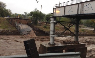 Hay 54 evacuados, un desaparecido y emergencia ambiental en Córdoba